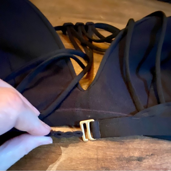 🏖️Athleta Strappy Back Bikini Top🏖️ - Picture 6 of 13